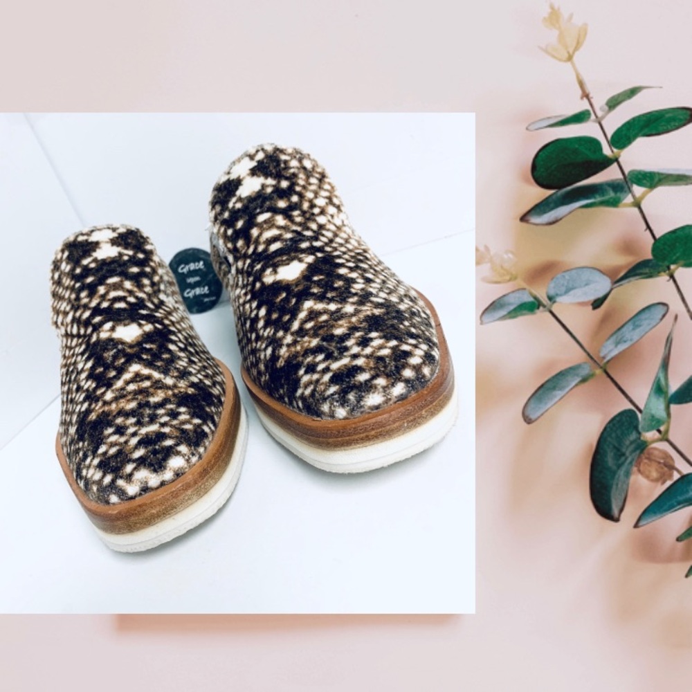 FREE PEOPLE Snake Print Velvet Loafers (NWOT)